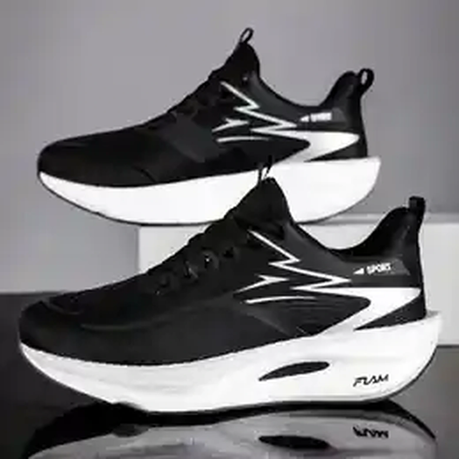Lightweight Breathable Sports Running Shoes product image