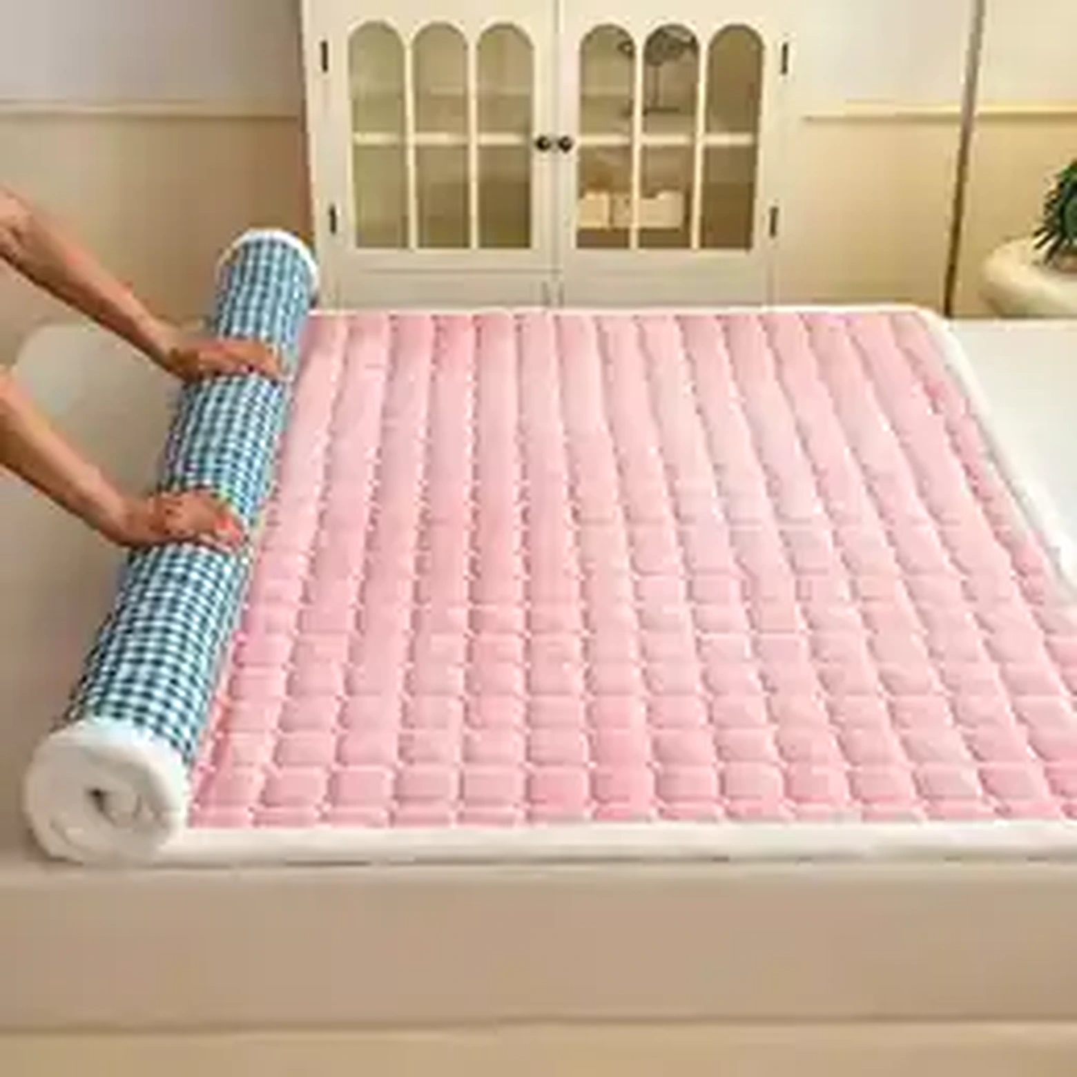 Reversible fluffy mattress pad design