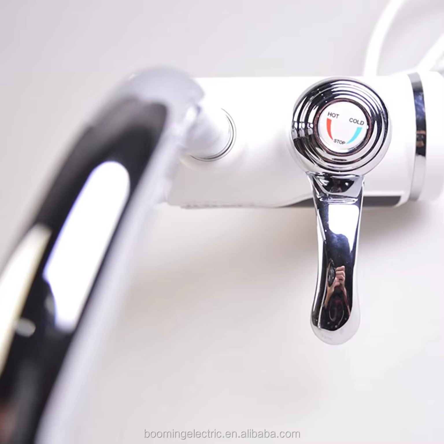 Hot and cold temperature control detail