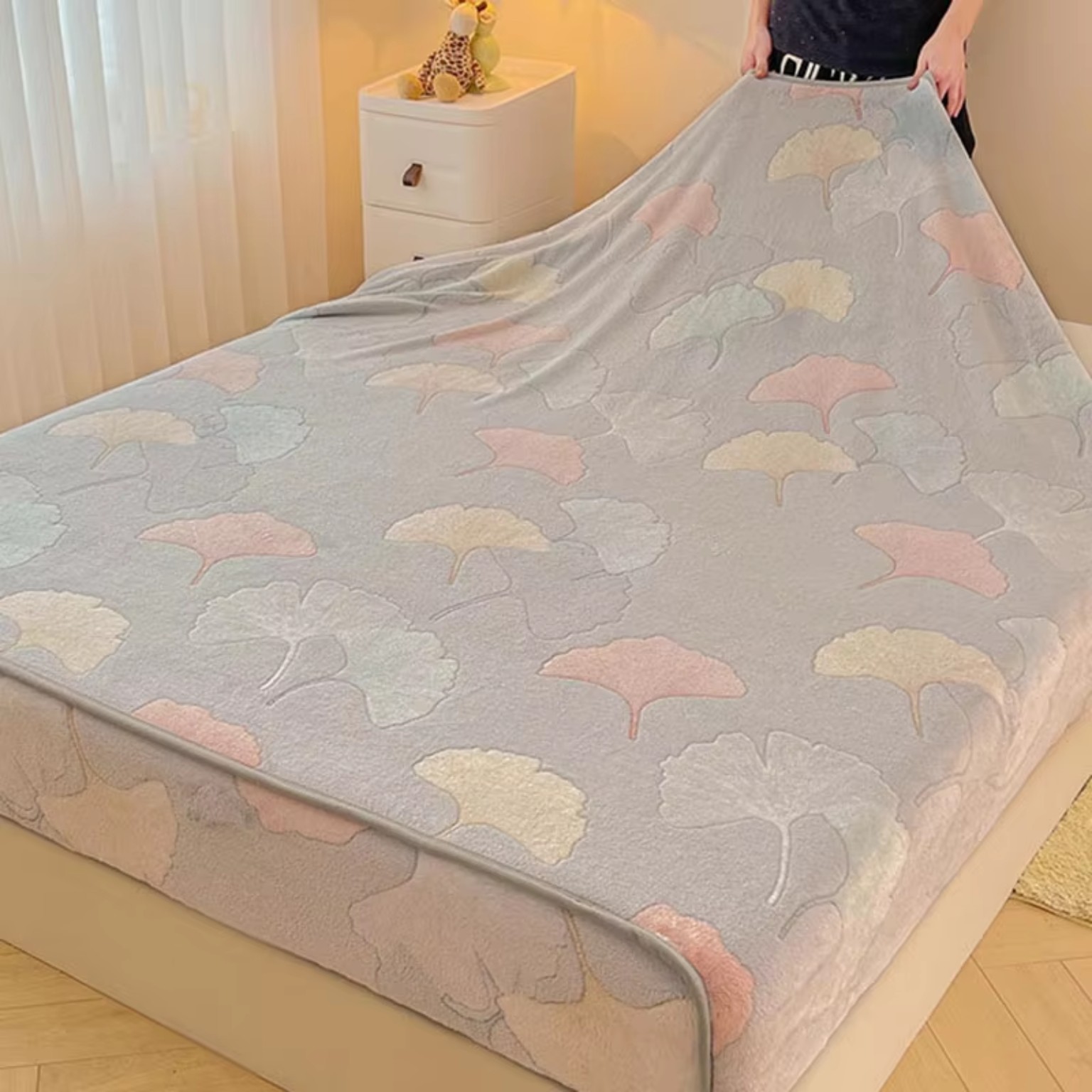 Pastel ginkgo leaf plush bedding